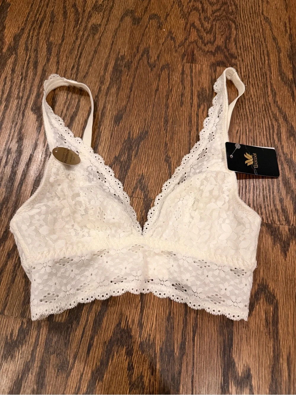 NWT Wacoal size 30 Lace Bralette in Ivory